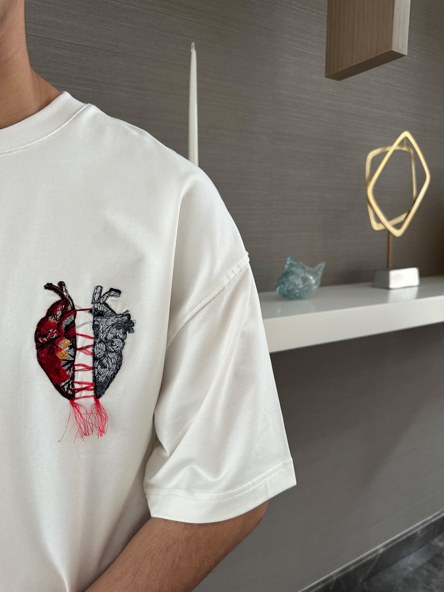 WHITE HEART EMBROIDERY T-SHIRT