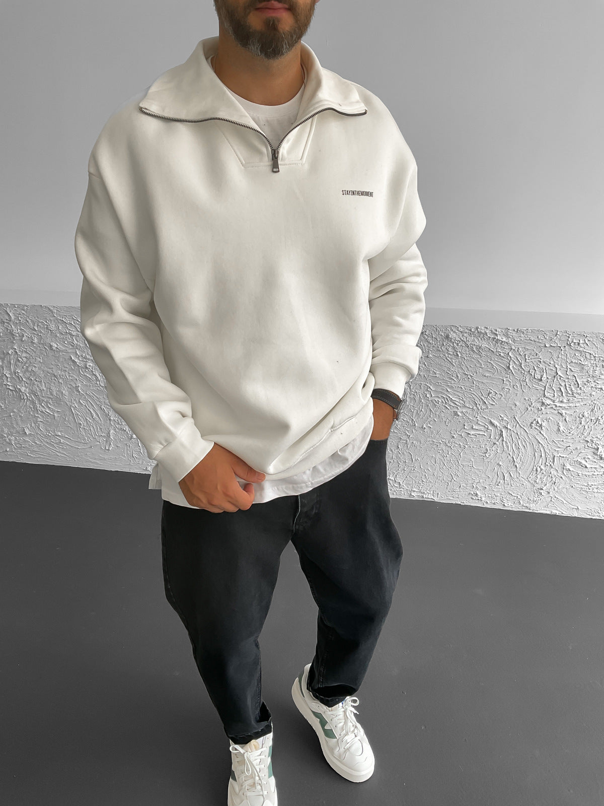 White Stay Half Zipper Sweatshirt