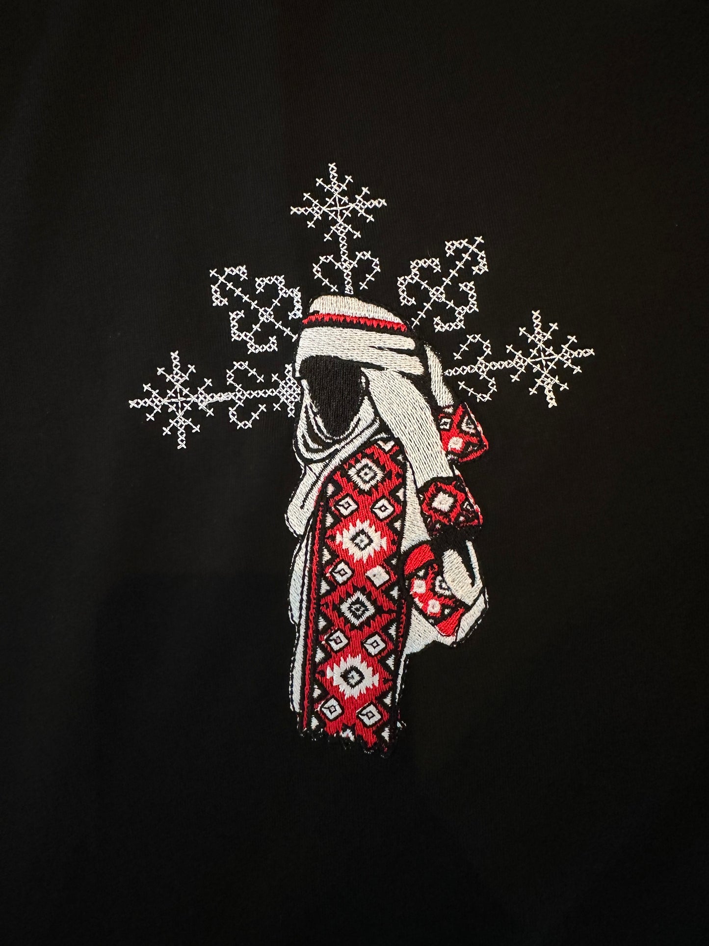 BLACK ETHNIC FIGURE EMBROIDERED T-SHIRT