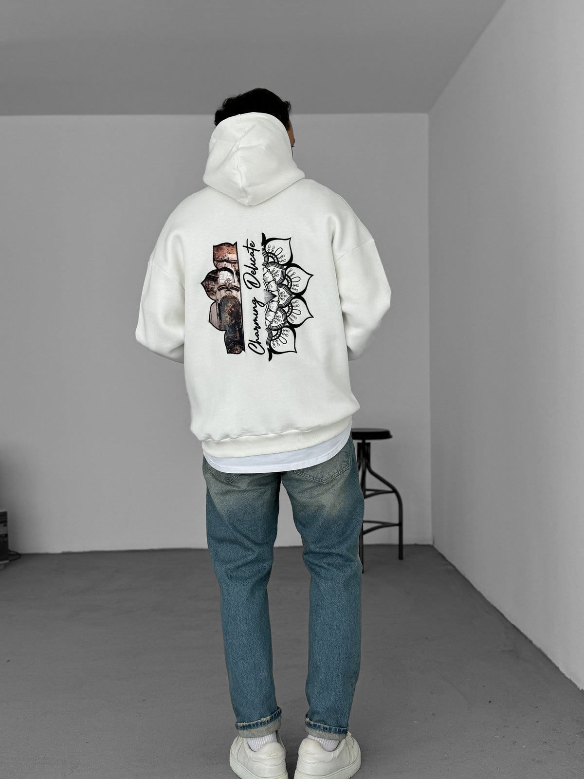 WHITE CHARMING EMBROIDERED HOODIE