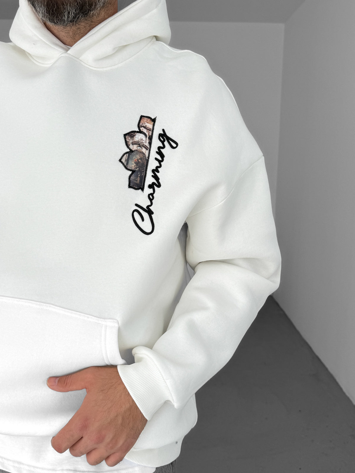 WHITE CHARMING EMBROIDERED HOODIE