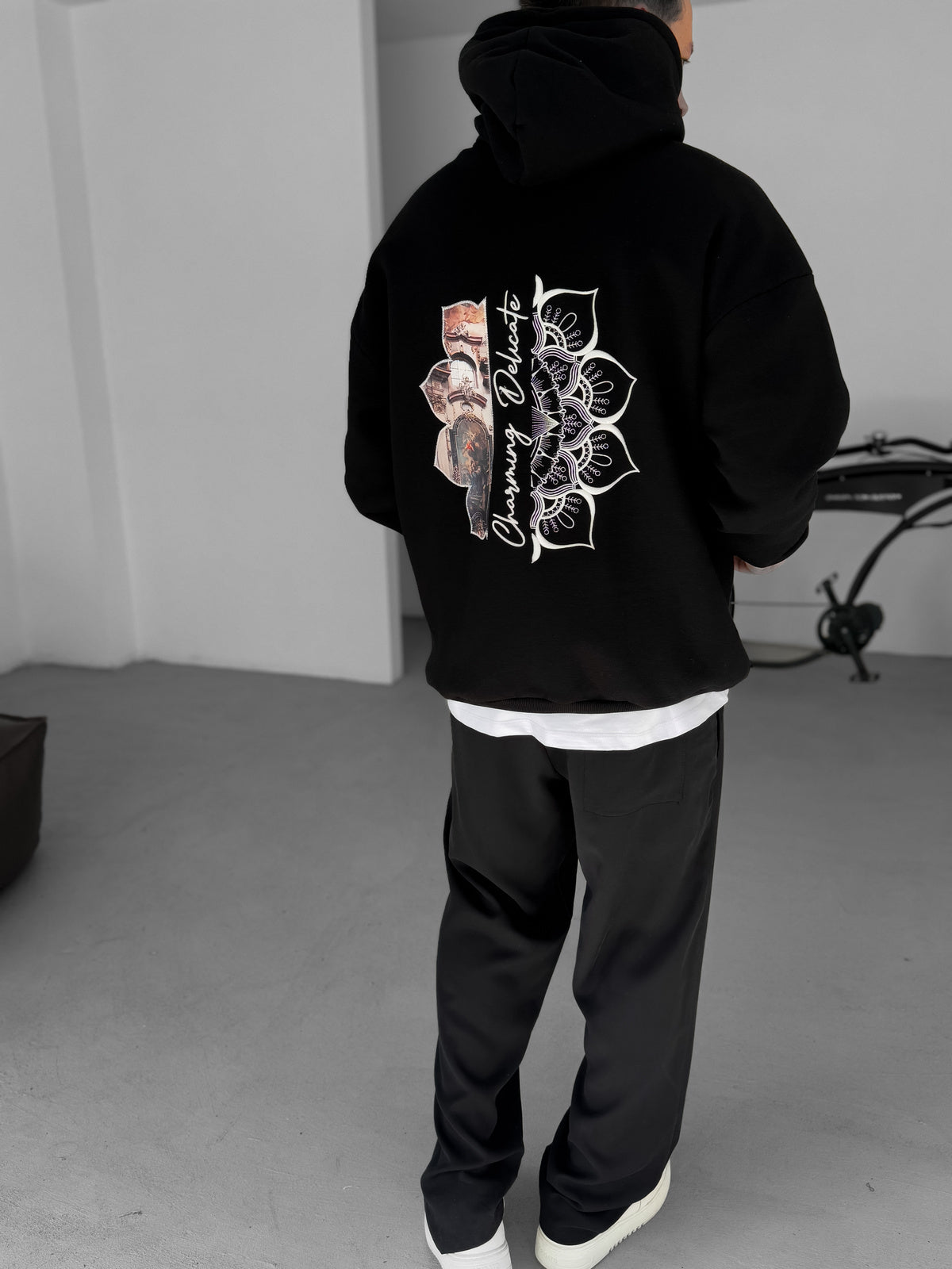 BLACK CHARMING EMBROIDERED HOODIE