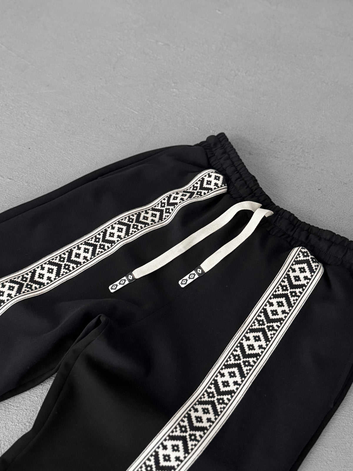 BLACK MOSAIC PATCH JOGGER