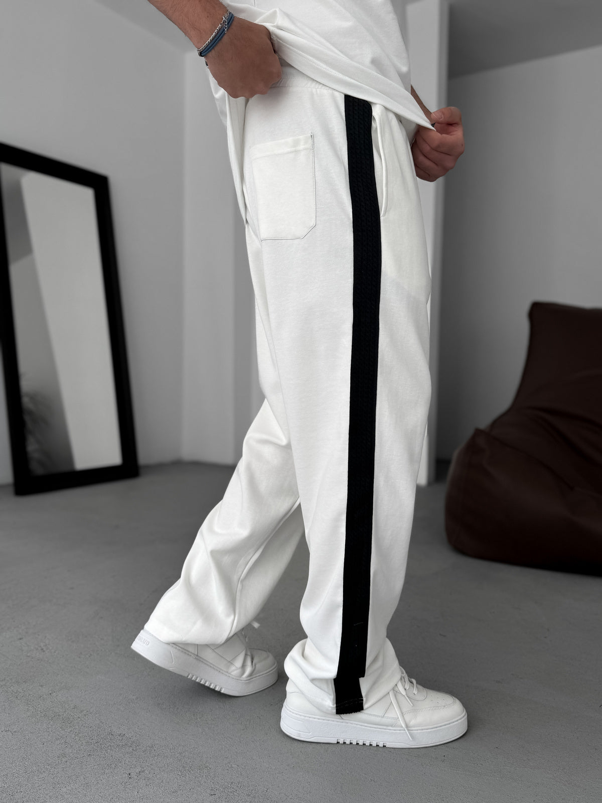 WHITE STRIPED KNIT JOGGERS