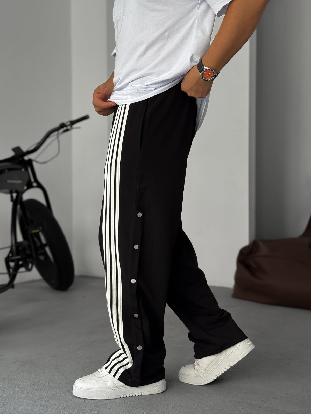 BLUE SIDE STRIPED BUTTON DETAIL JOGGERS