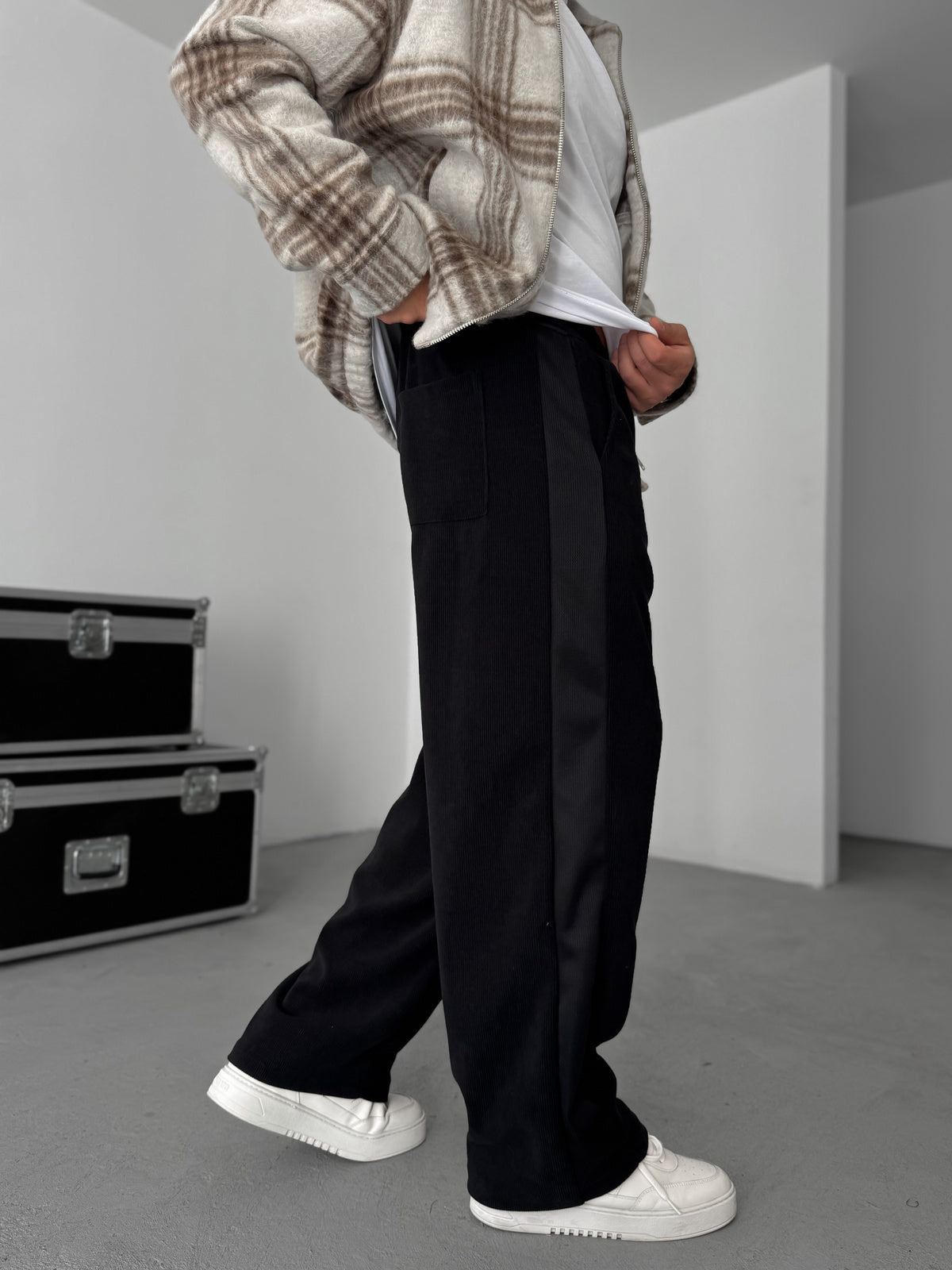 BLACK PANELLED VELVET JOGGERS