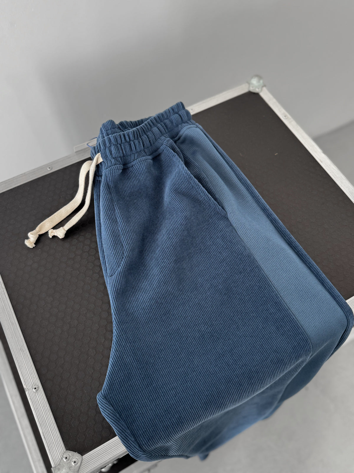 NAVY BLUE PANELLED VELVET JOGGERS