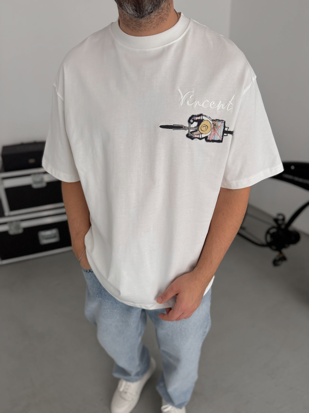 WHITE VINCENT EMBROIDERED T-SHIRT