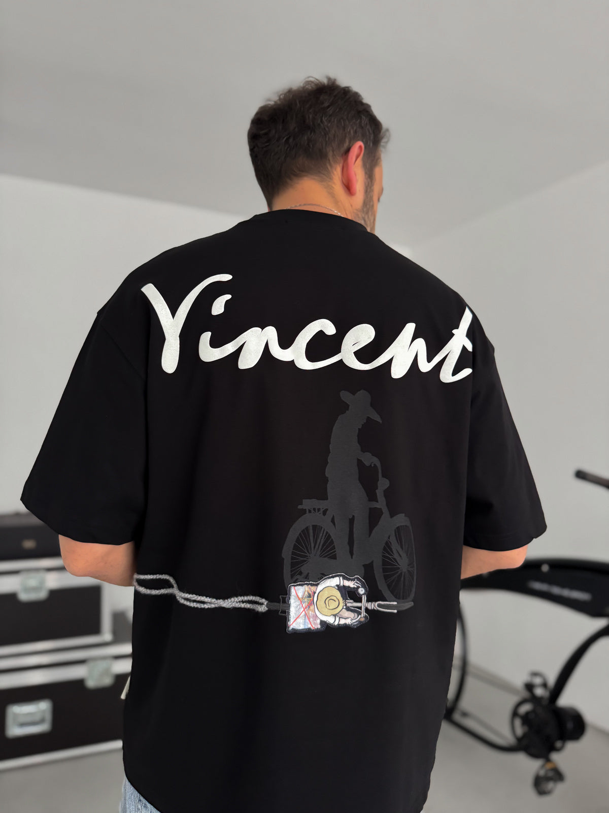 BLACK VINCENT EMBROIDERED T-SHIRT