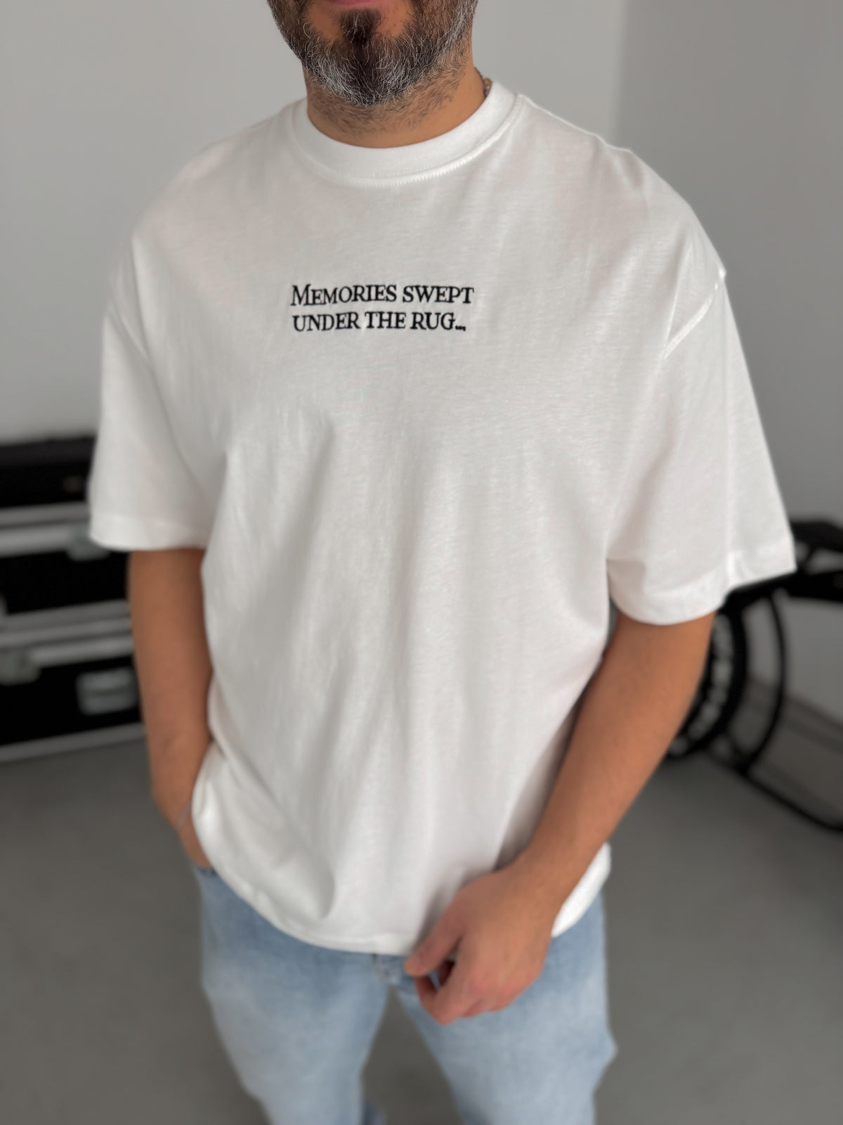 WHITE CARPET T-SHIRT