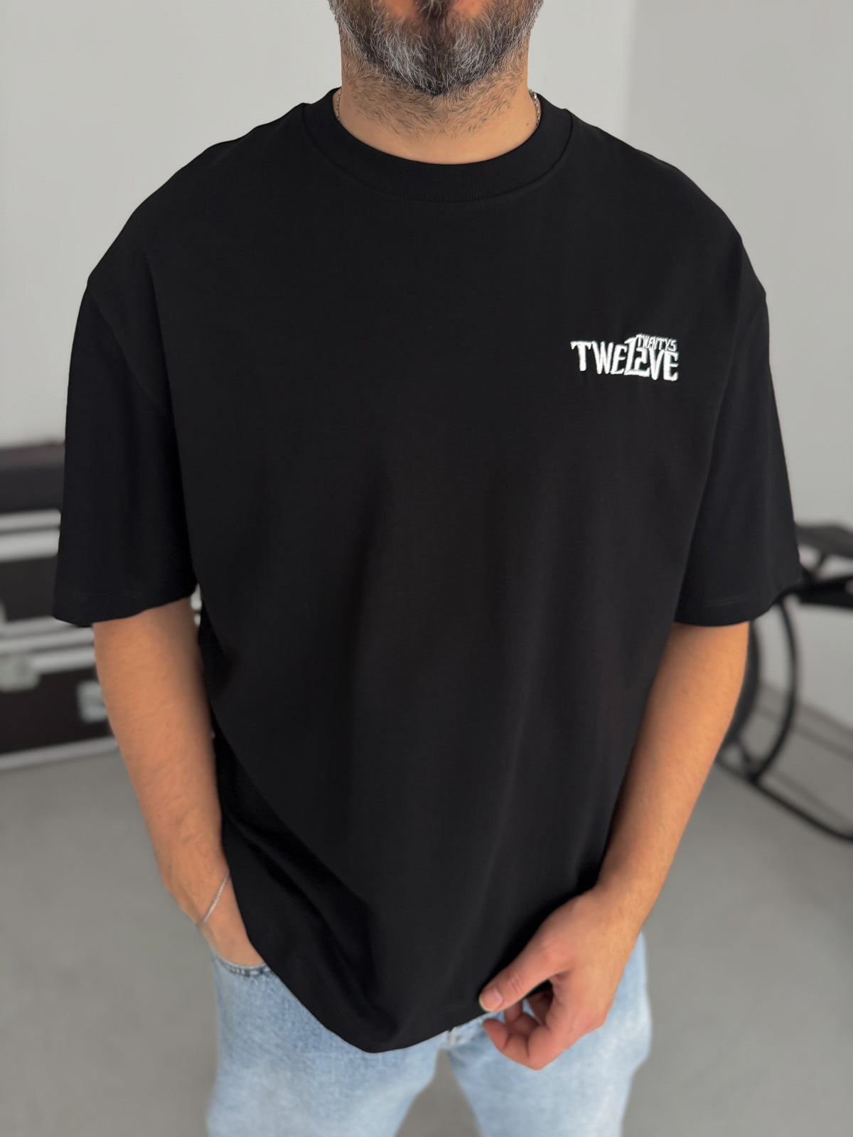 BLACK CAT EMBROIDERY T-SHIRT