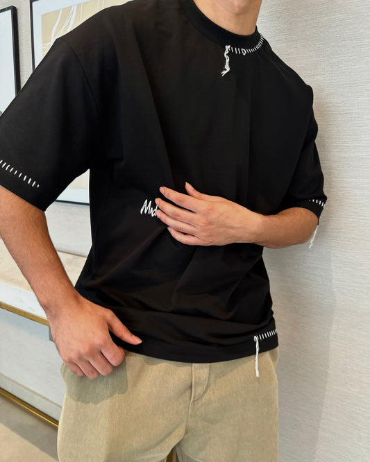 BLACK BLANKET STITCH T-SHIRT