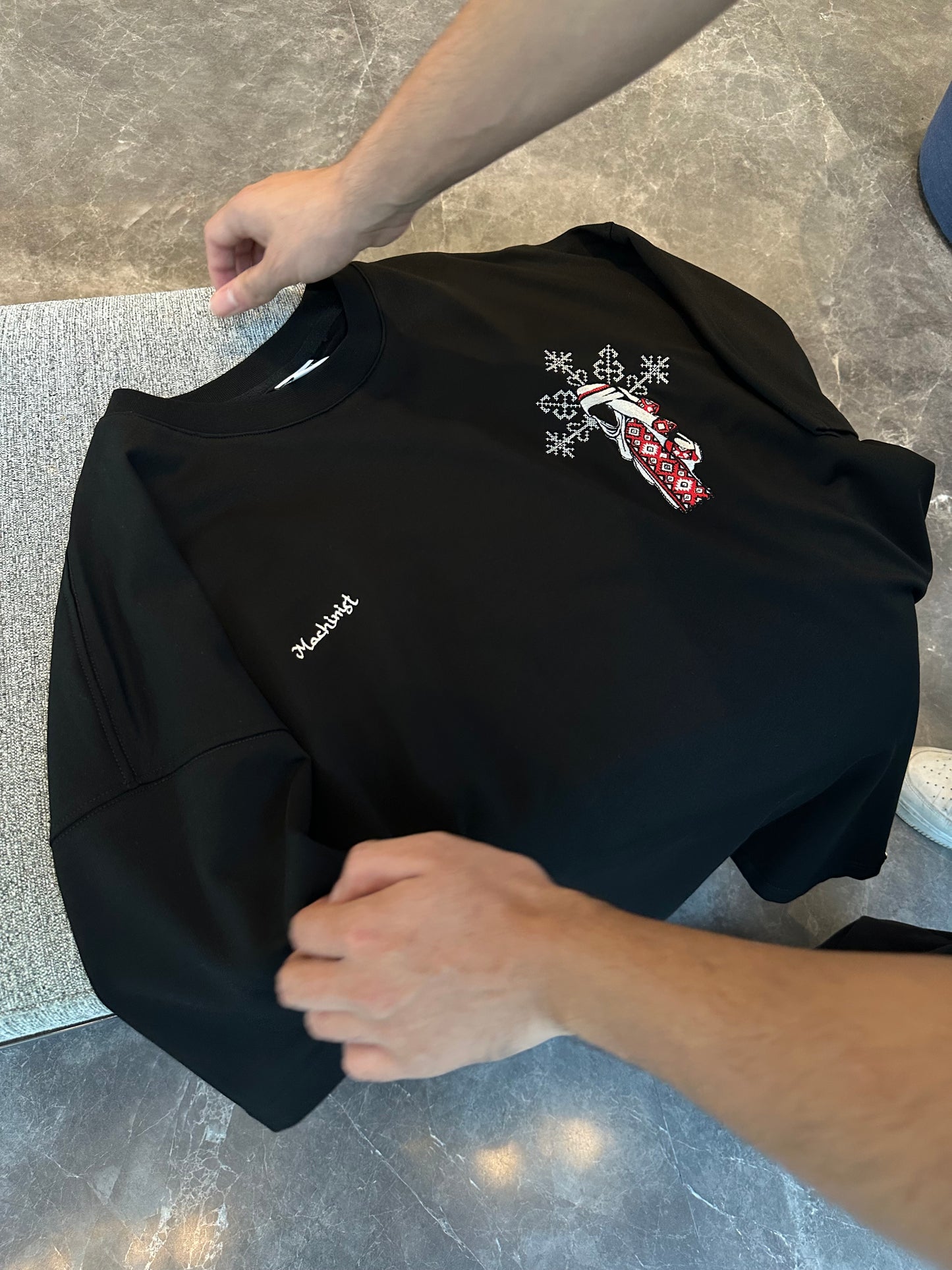 BLACK ETHNIC FIGURE EMBROIDERED T-SHIRT