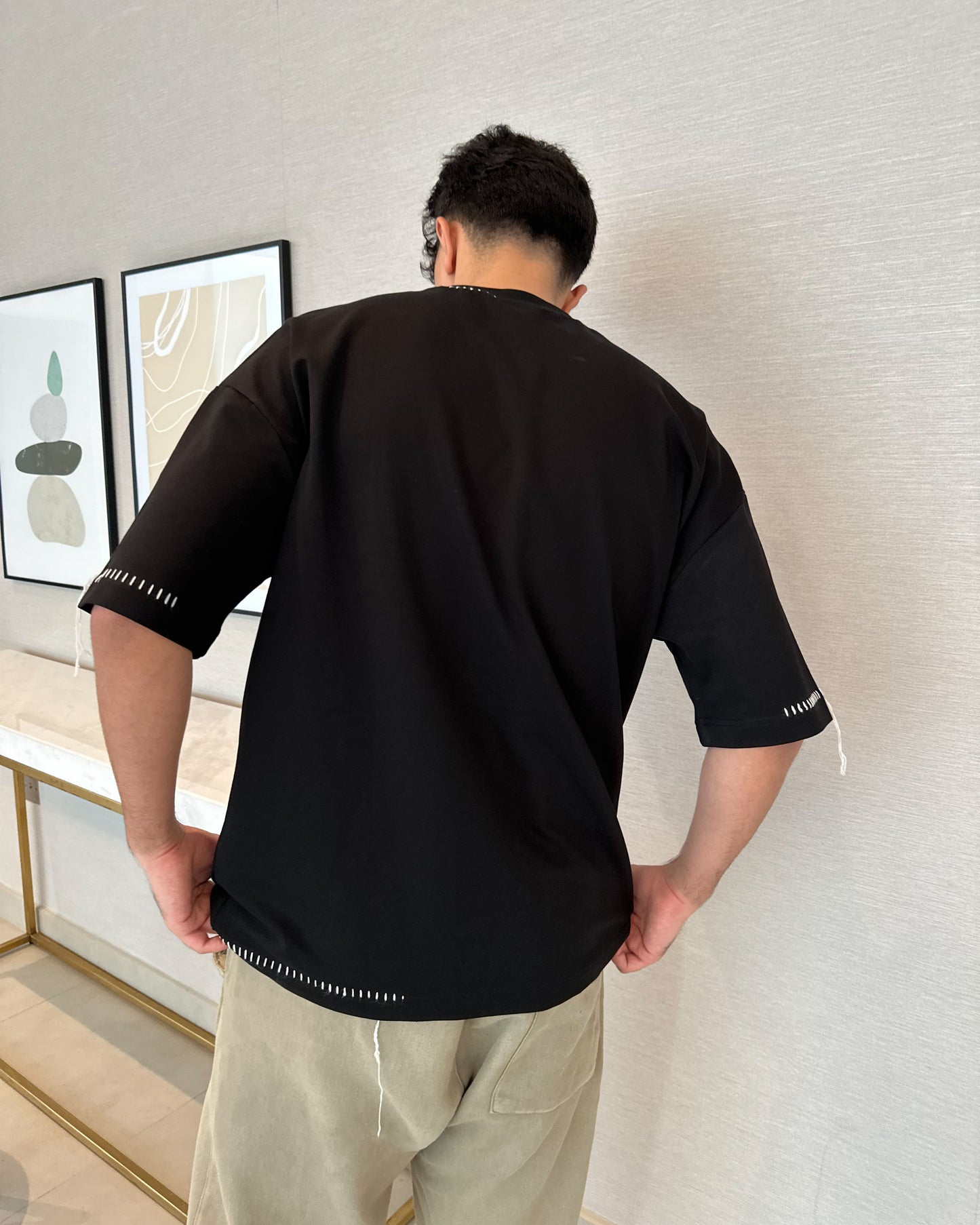 BLACK BLANKET STITCH T-SHIRT
