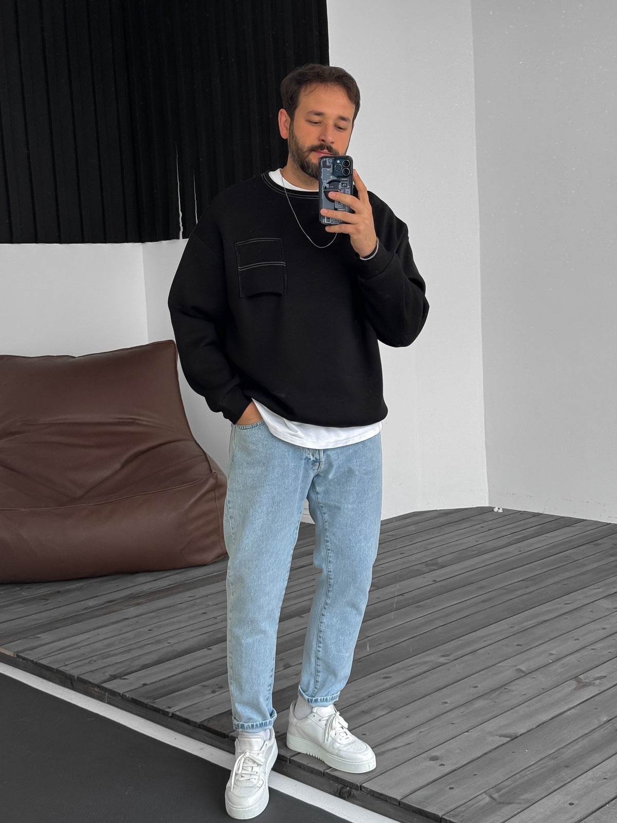 BLACK EMBROIDERED SWEATSHIRT