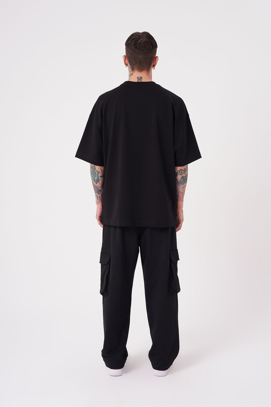 BLACK FLOWER PATCH T-SHIRT