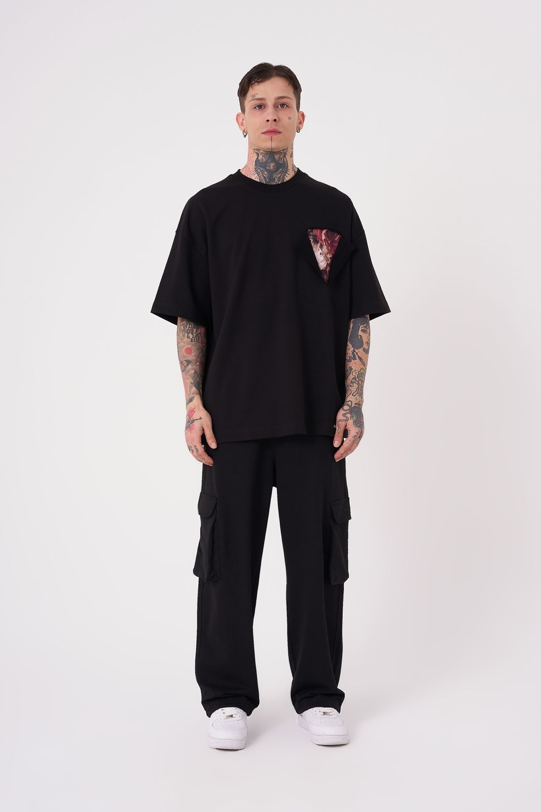 BLACK FLOWER PATCH T-SHIRT