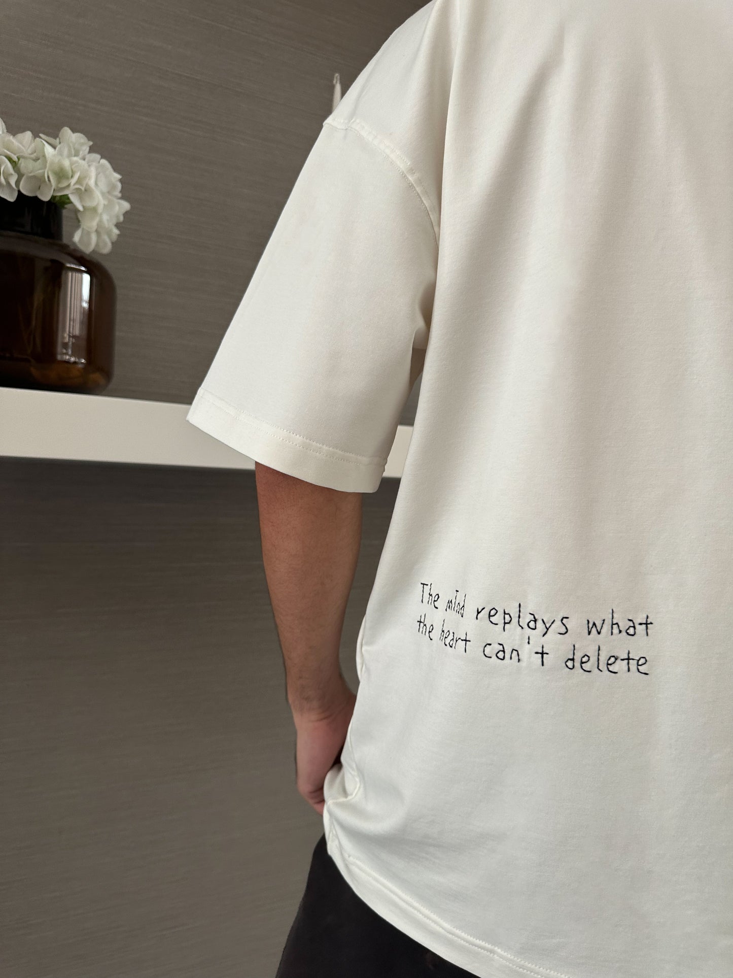 WHITE HEART EMBROIDERY T-SHIRT