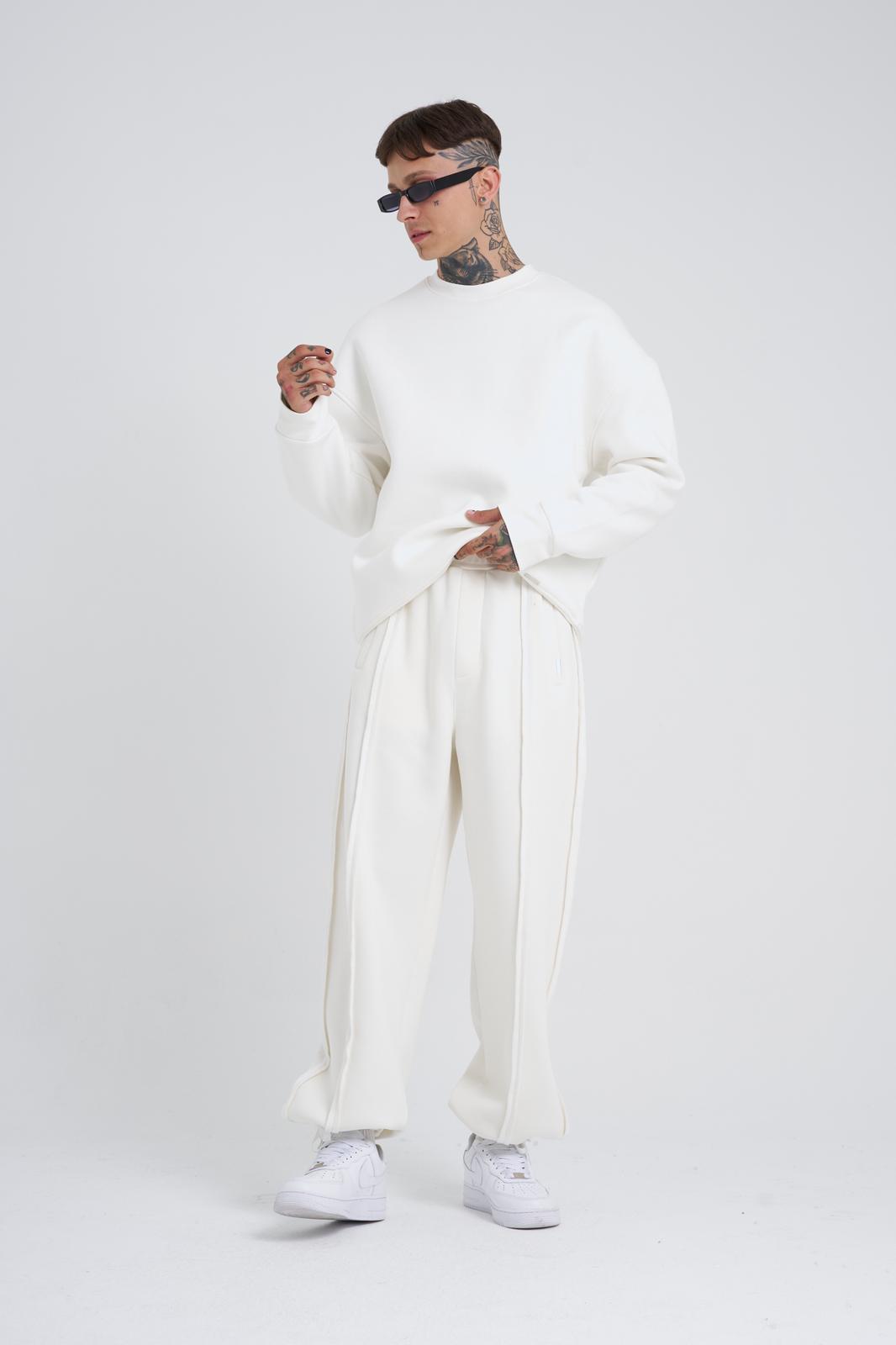 White Sewing Detailed Baggy Jogger
