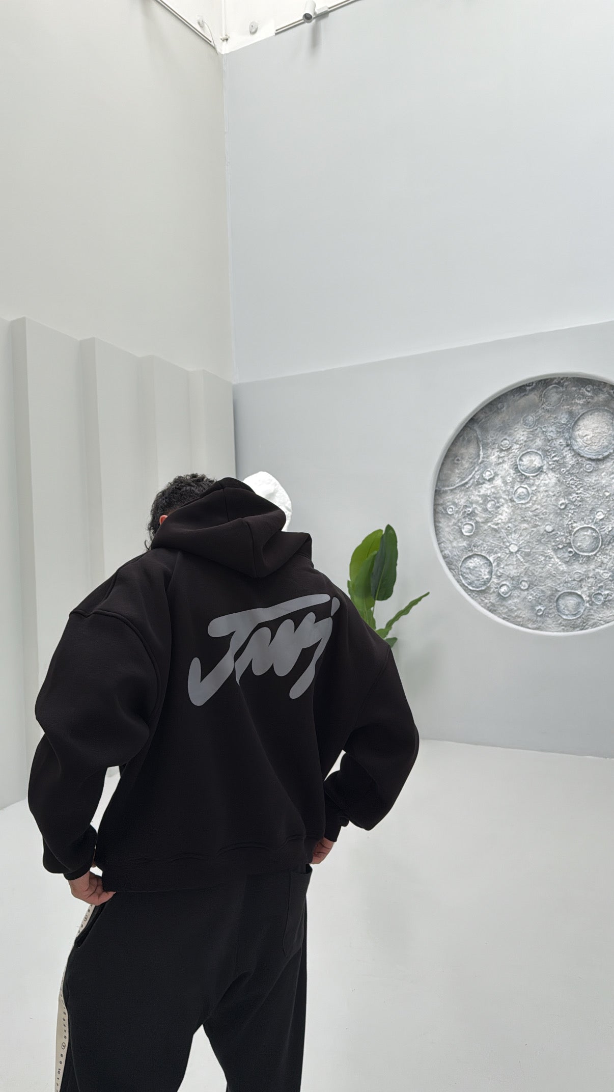 BLACK BASIC PRINTED HOODIE