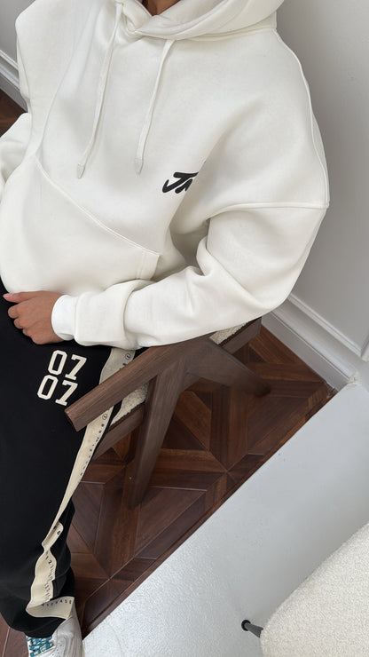 WHITE BASIC PRINTED HOODIE