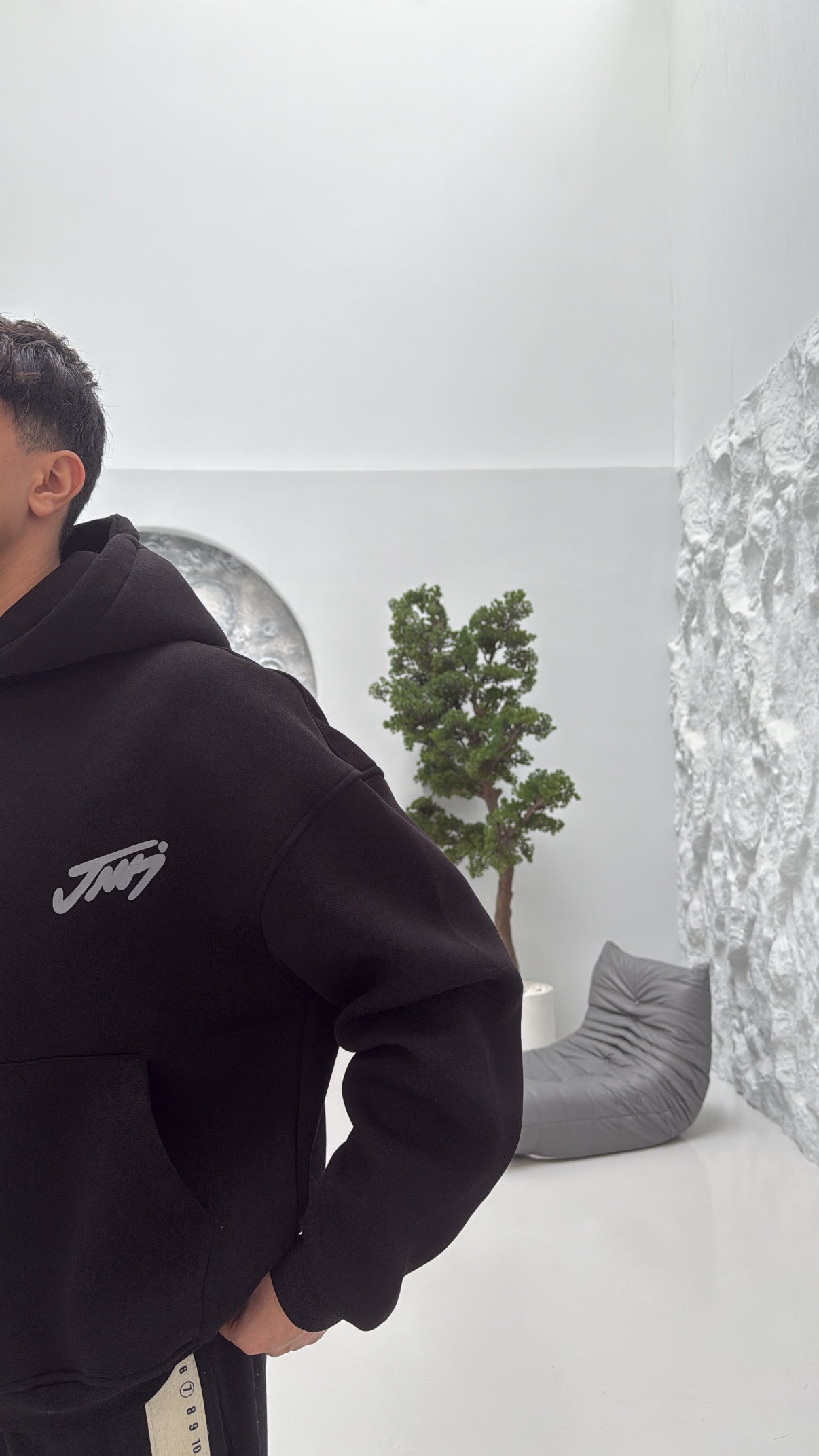 BLACK BASIC PRINTED HOODIE