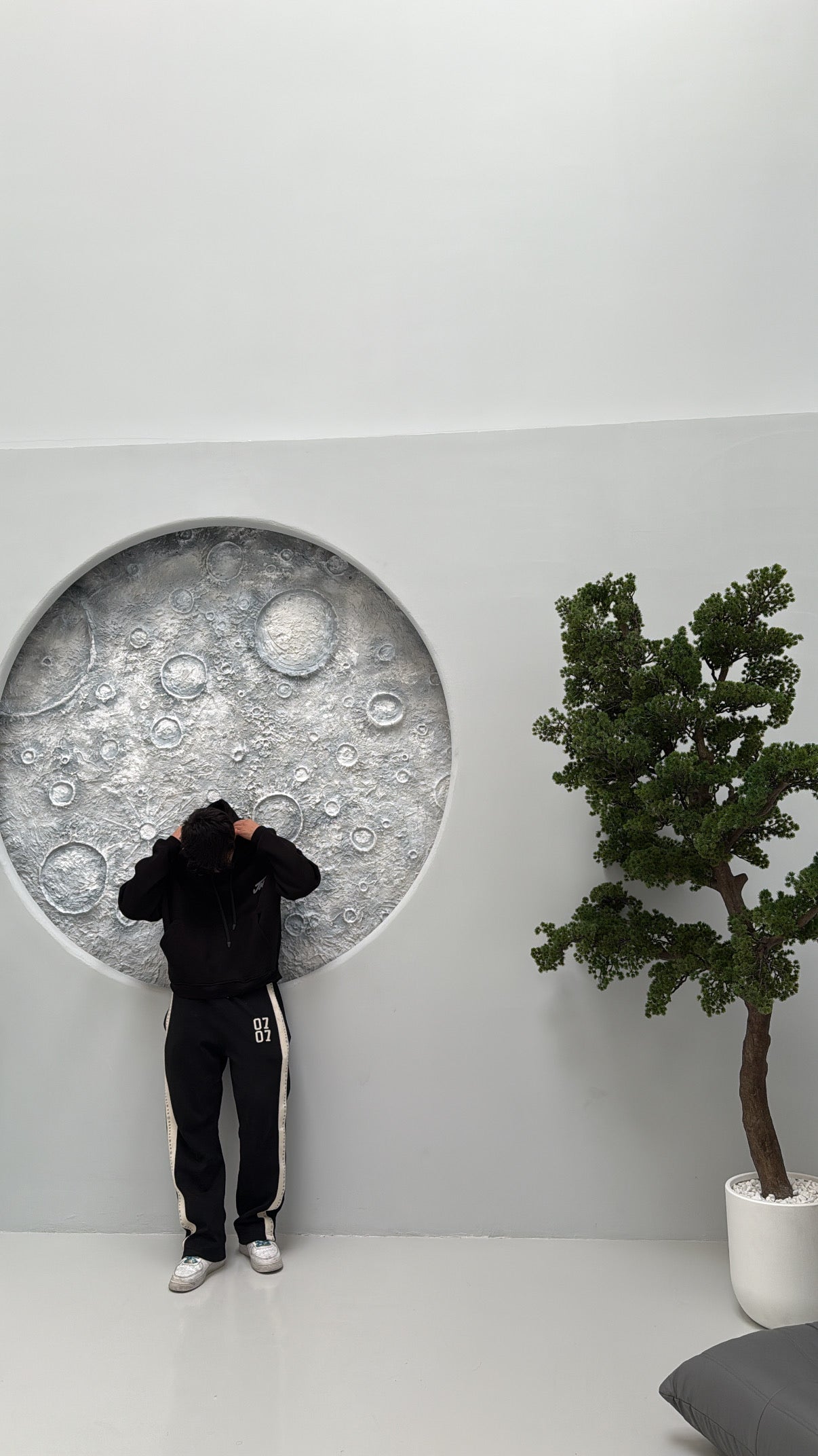 BLACK BASIC PRINTED HOODIE