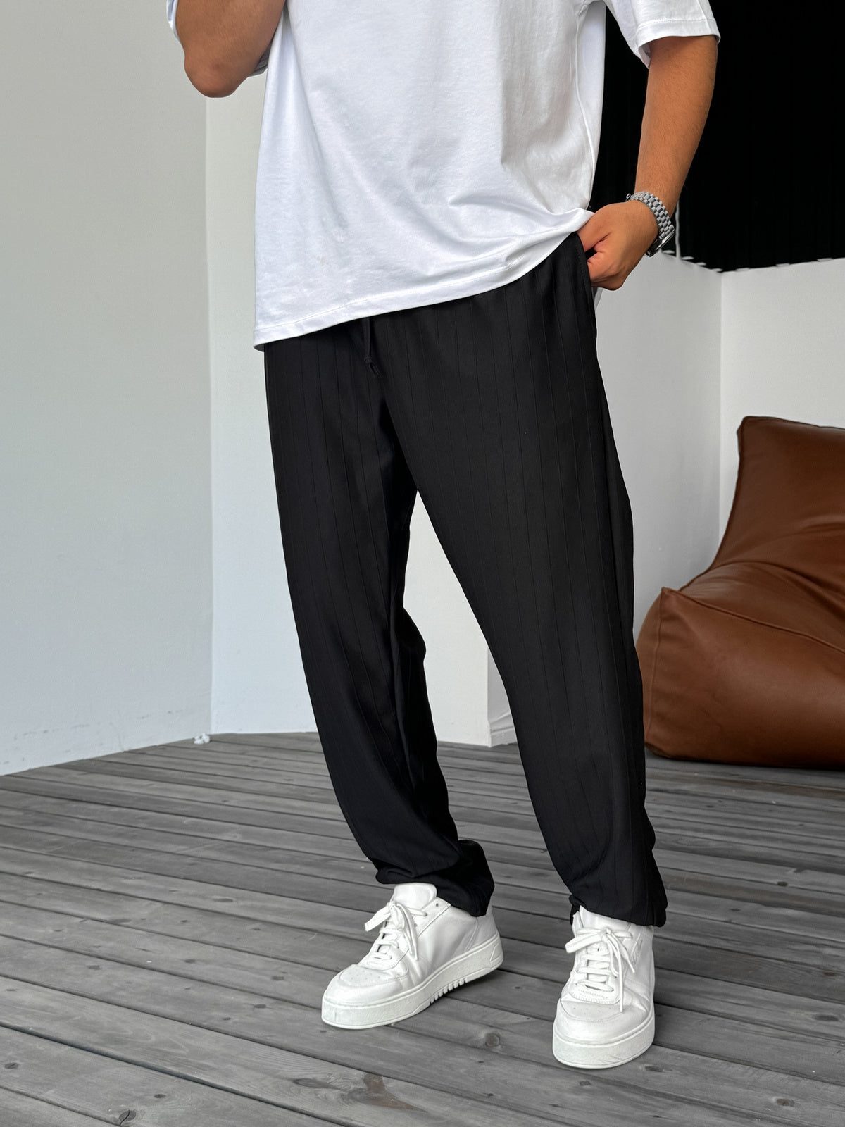 BLACK VERTICAL STRIPED JOGGER