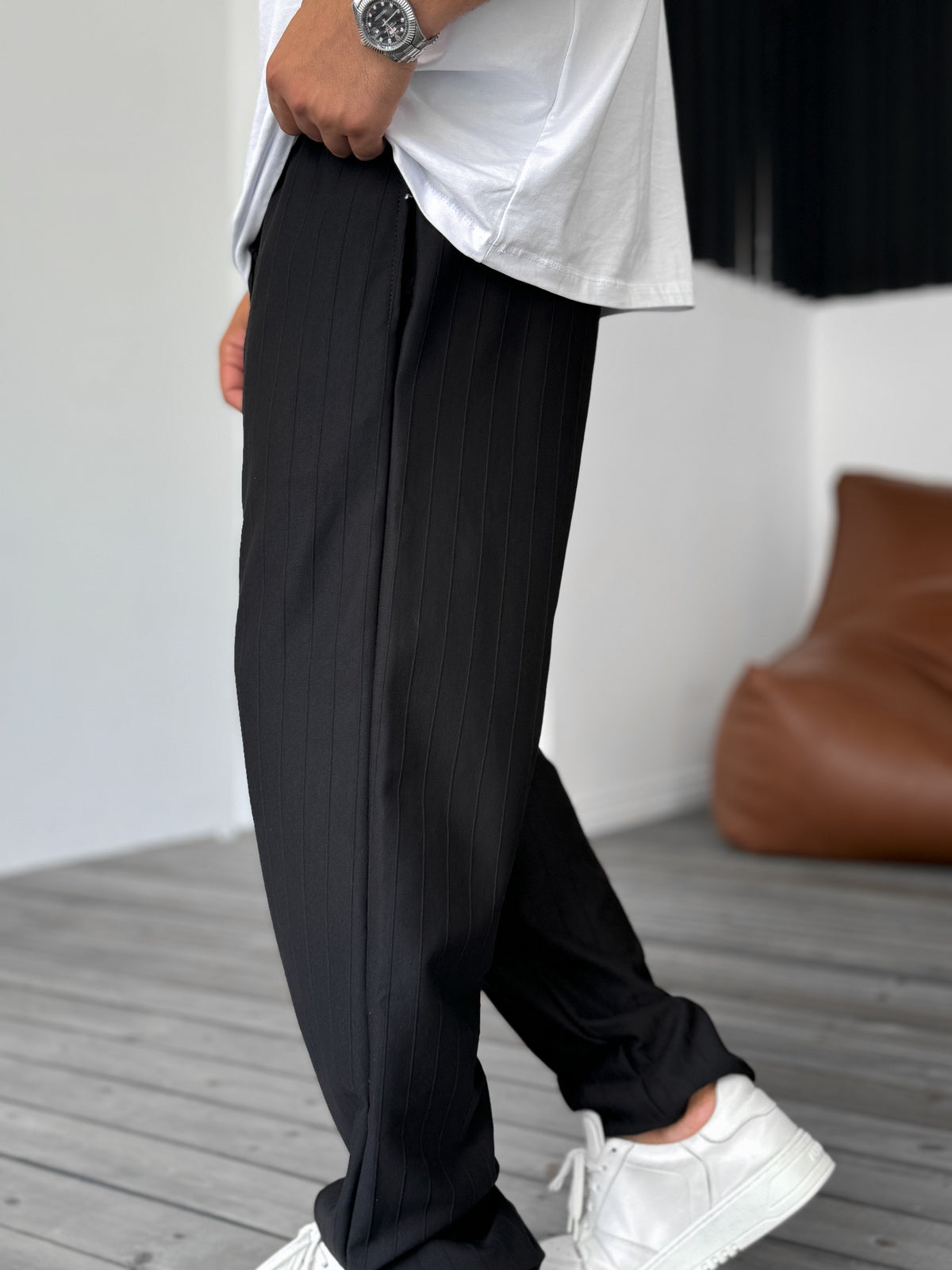 BLACK VERTICAL STRIPED JOGGER