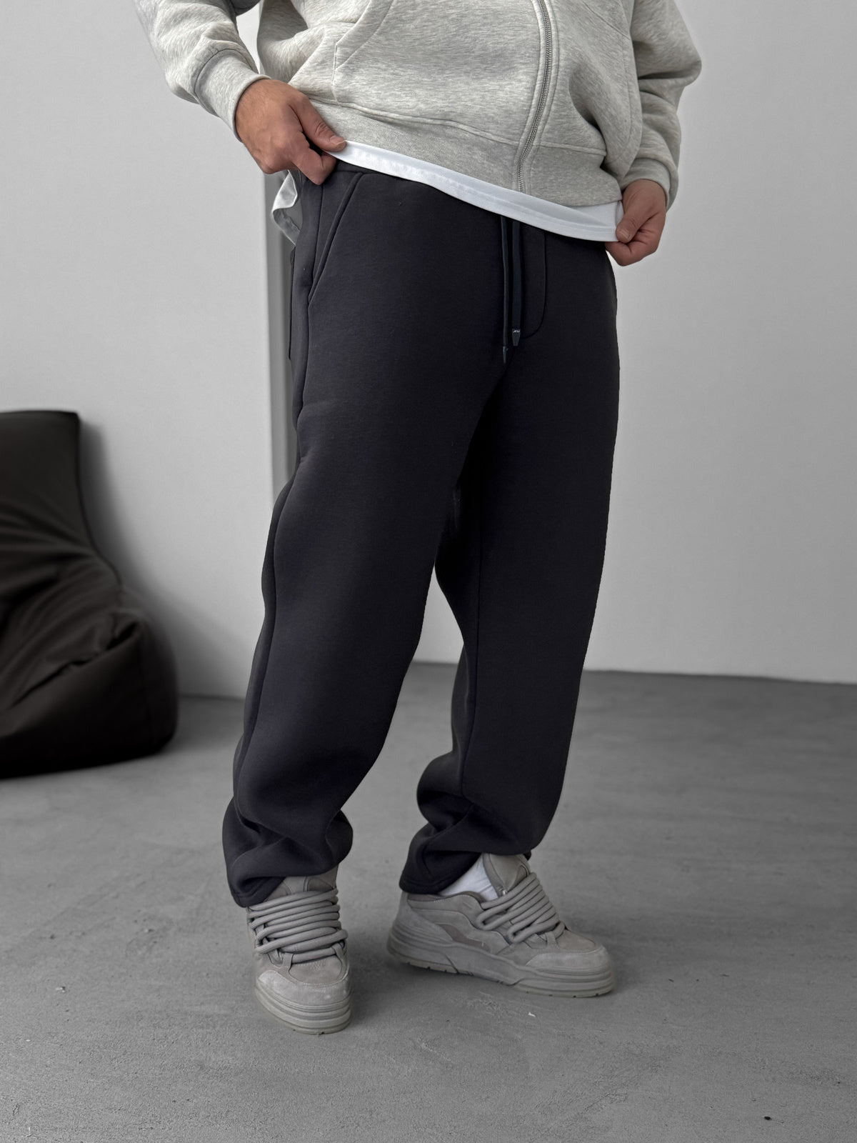 BLACK BASIC JOGGER