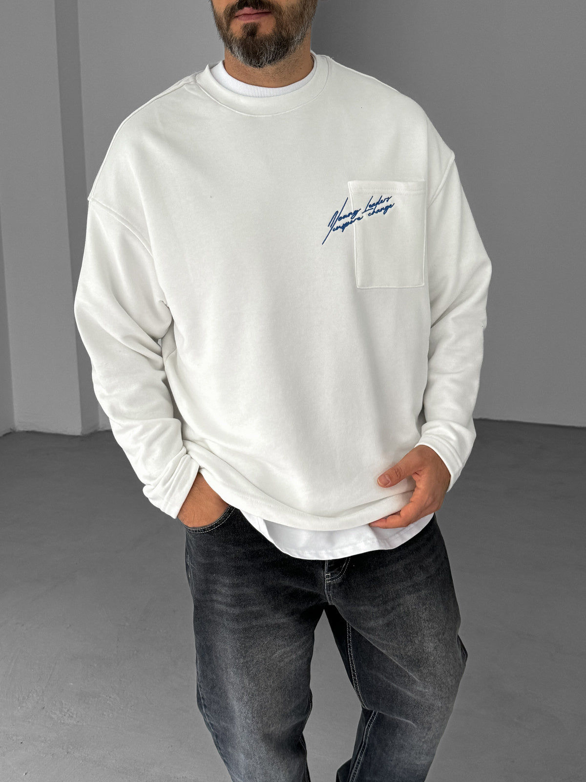 WHITE POCKET TEXT EMBROIDERED SWEATSHIRT