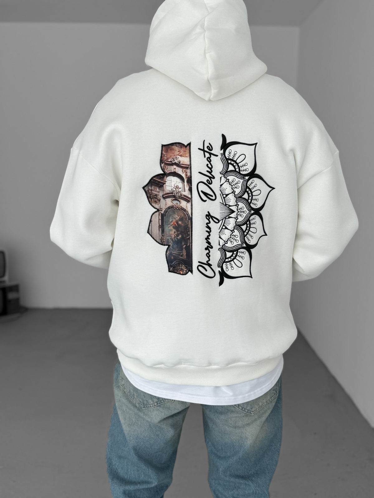 WHITE CHARMING EMBROIDERED HOODIE