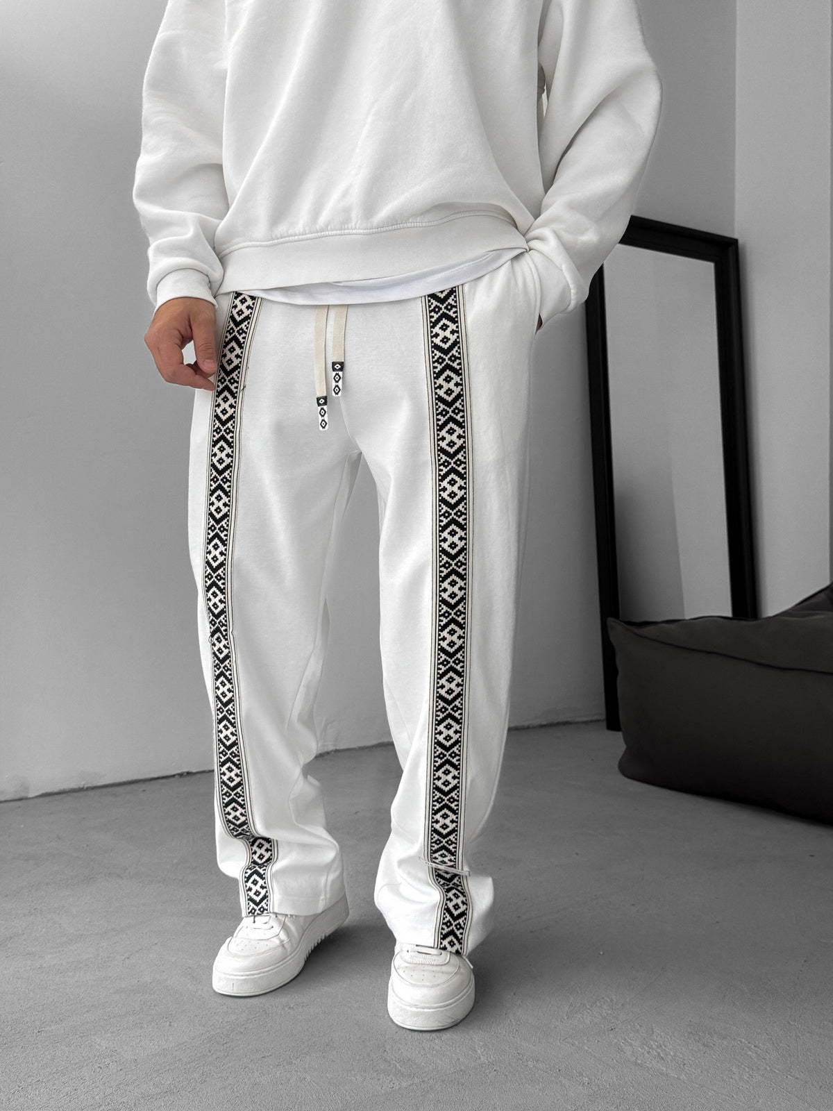WHITE MOSAIC PATCH JOGGER