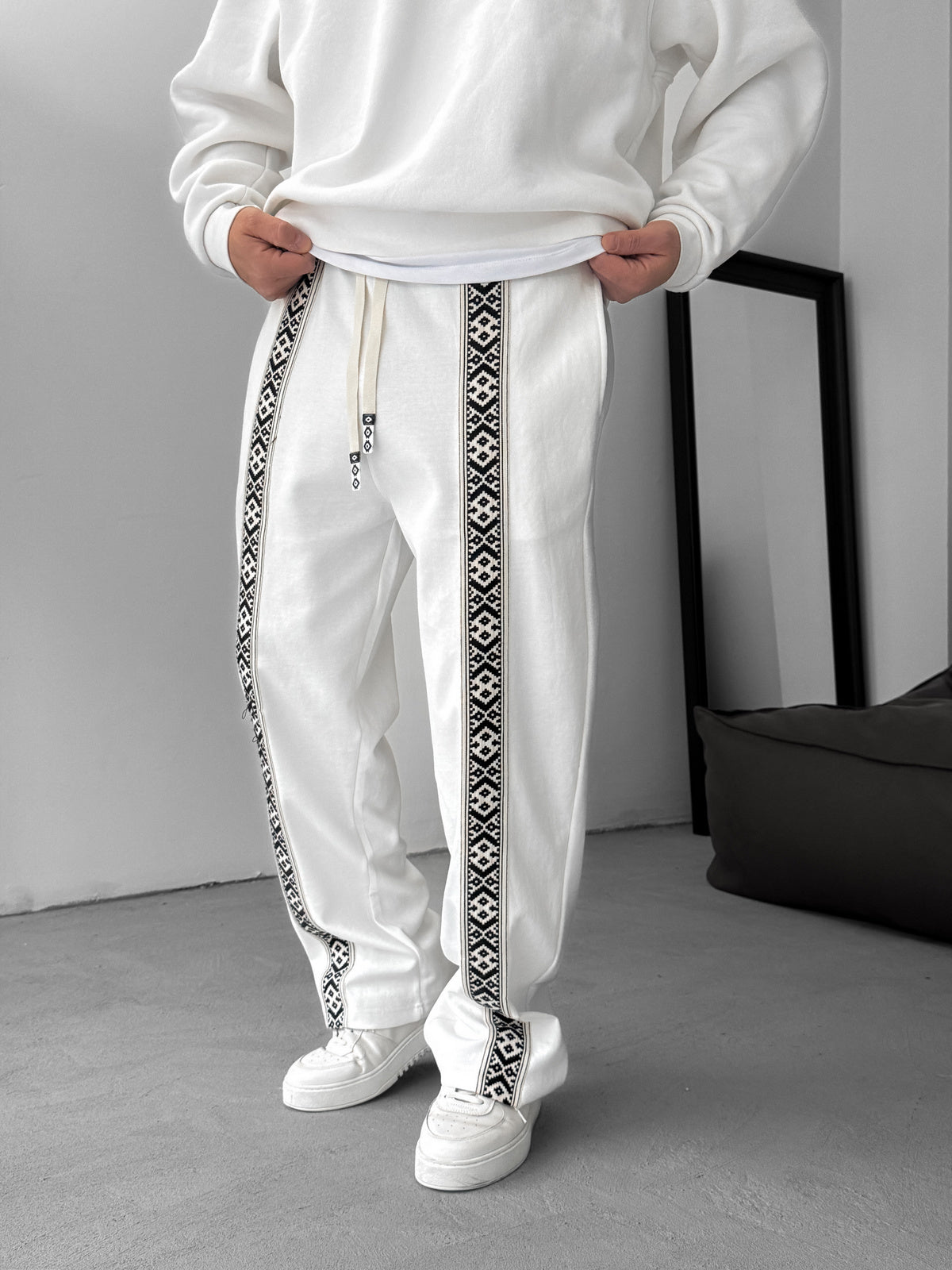 WHITE MOSAIC PATCH JOGGER