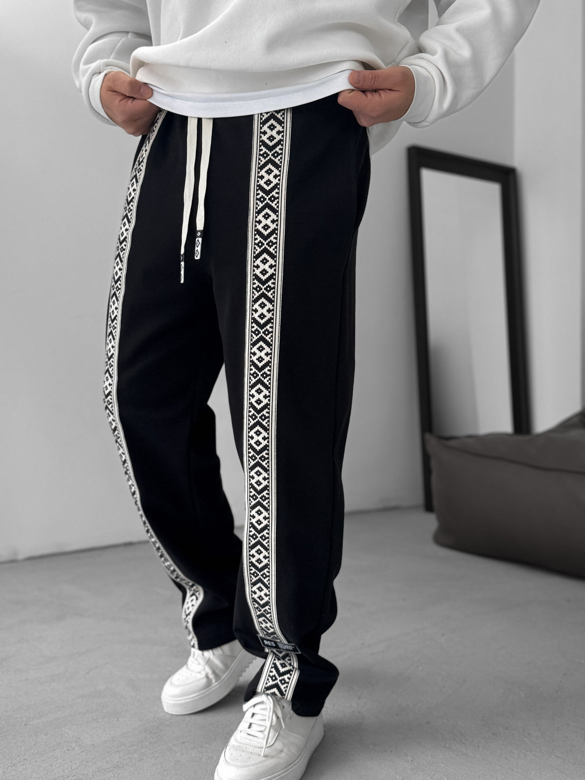 BLACK MOSAIC PATCH JOGGER