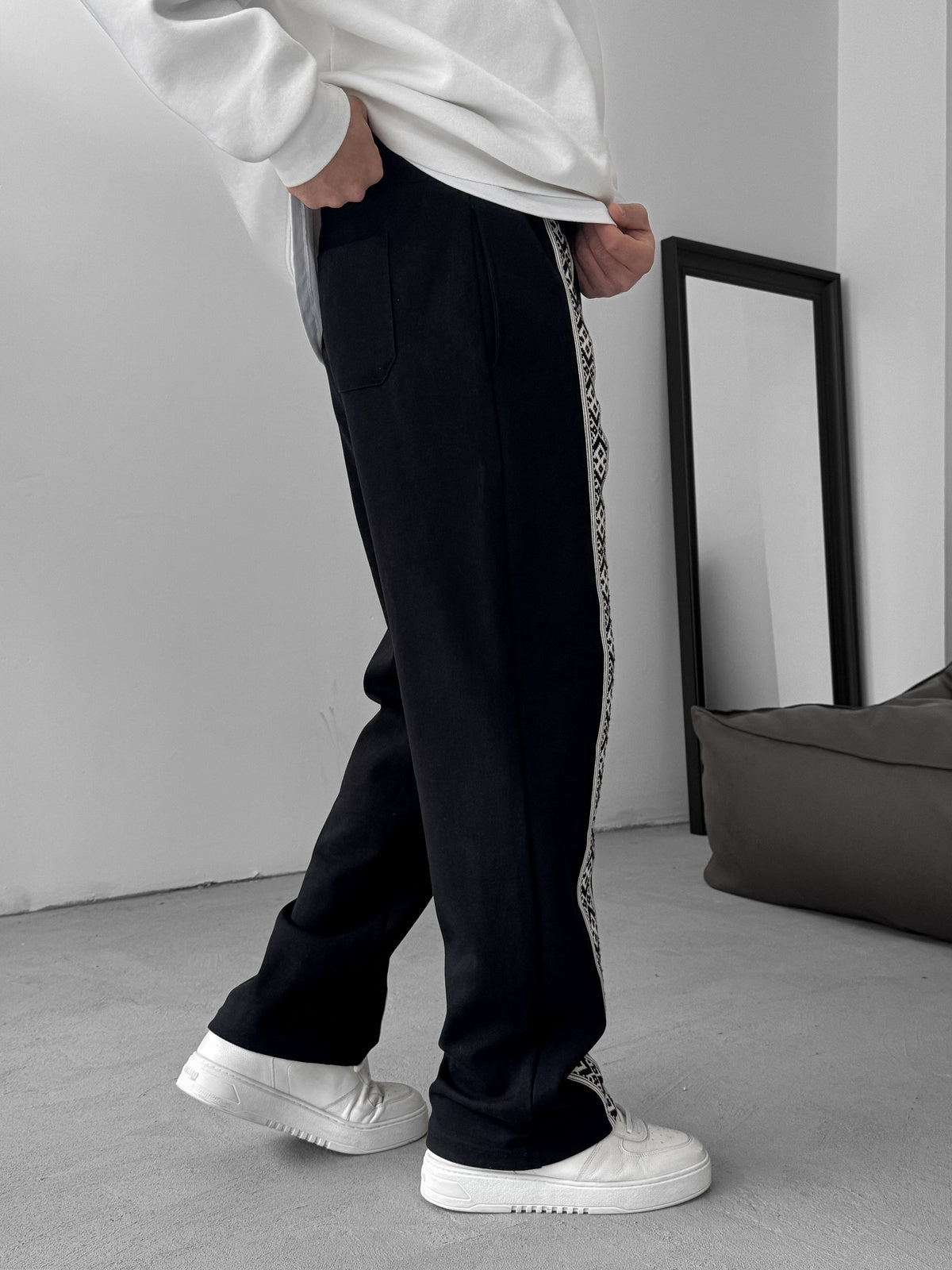 BLACK MOSAIC PATCH JOGGER