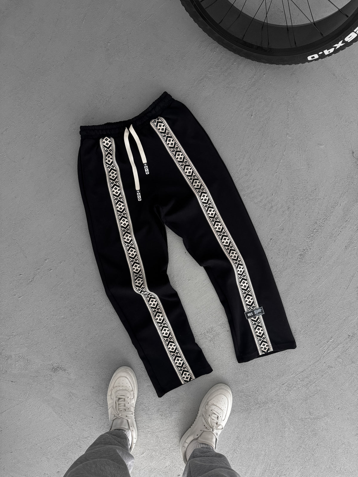 BLACK MOSAIC PATCH JOGGER