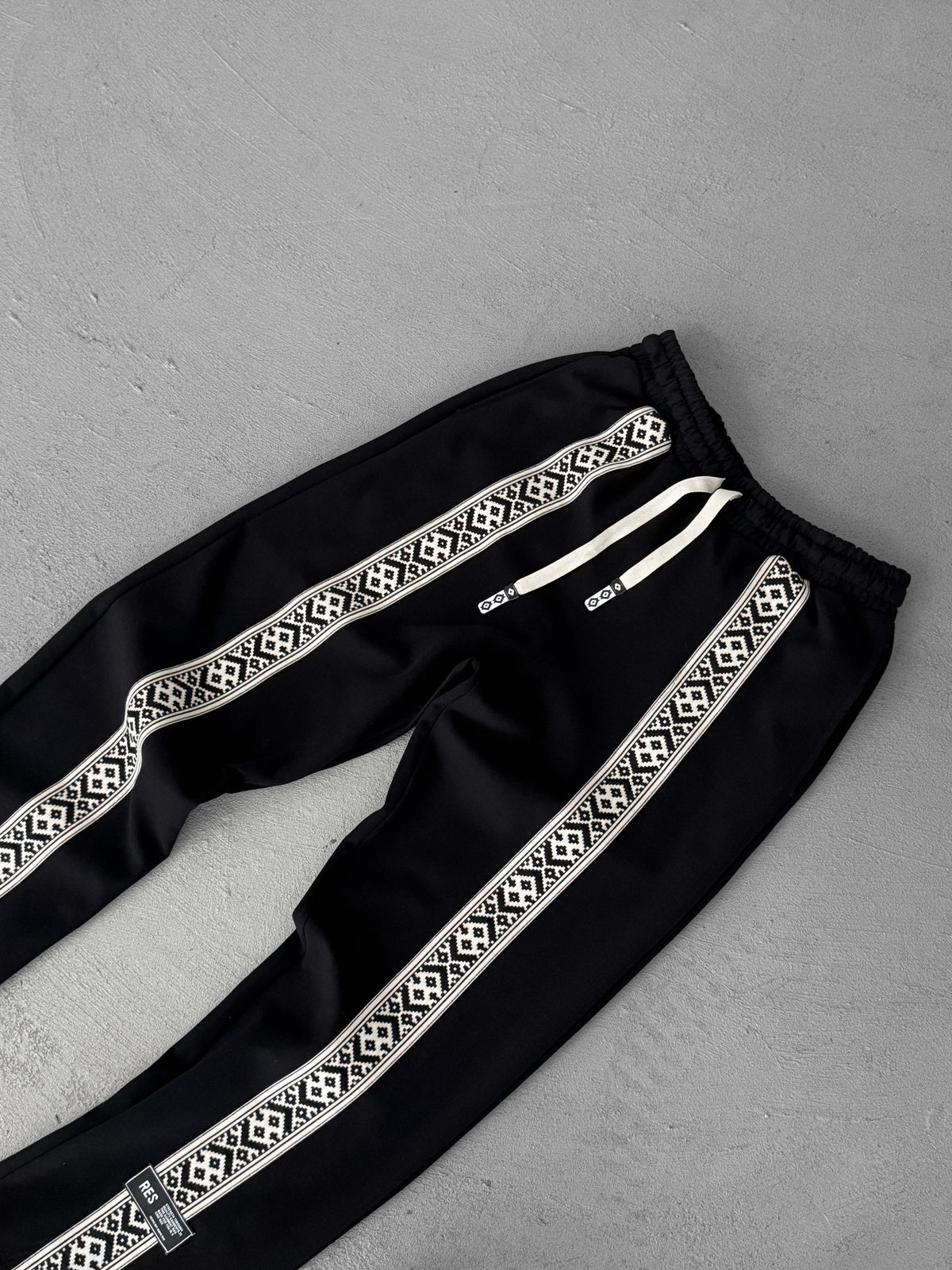 BLACK MOSAIC PATCH JOGGER