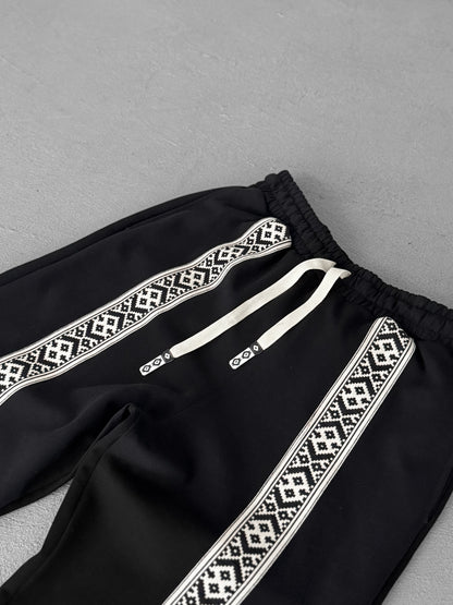 BLACK MOSAIC PATCH JOGGER