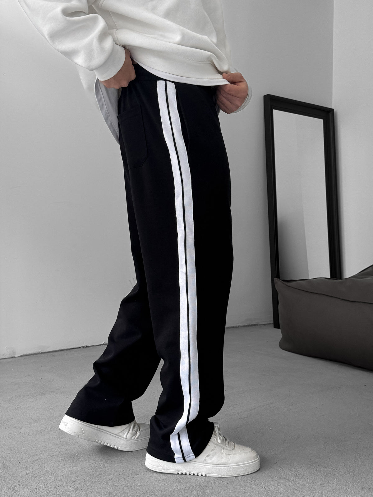 BLACK THICK STRIPE JOGGER