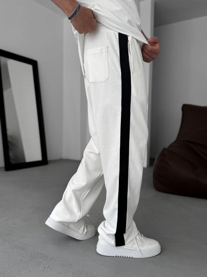 WHITE STRIPED KNIT JOGGERS