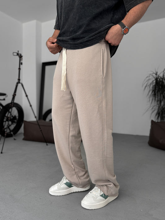 BEIGE THREE-THREAD CUT JOGGER