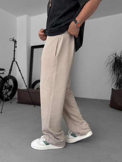 BEIGE THREE-THREAD CUT JOGGER