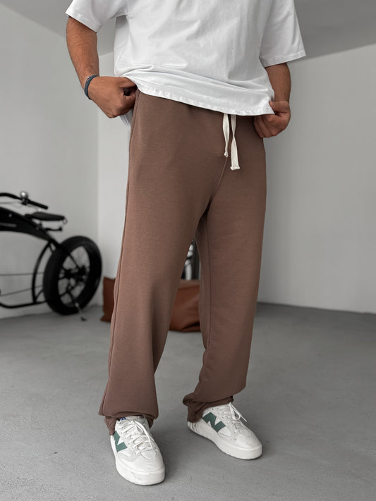 BROWN THREE-THREAD CUT JOGGER