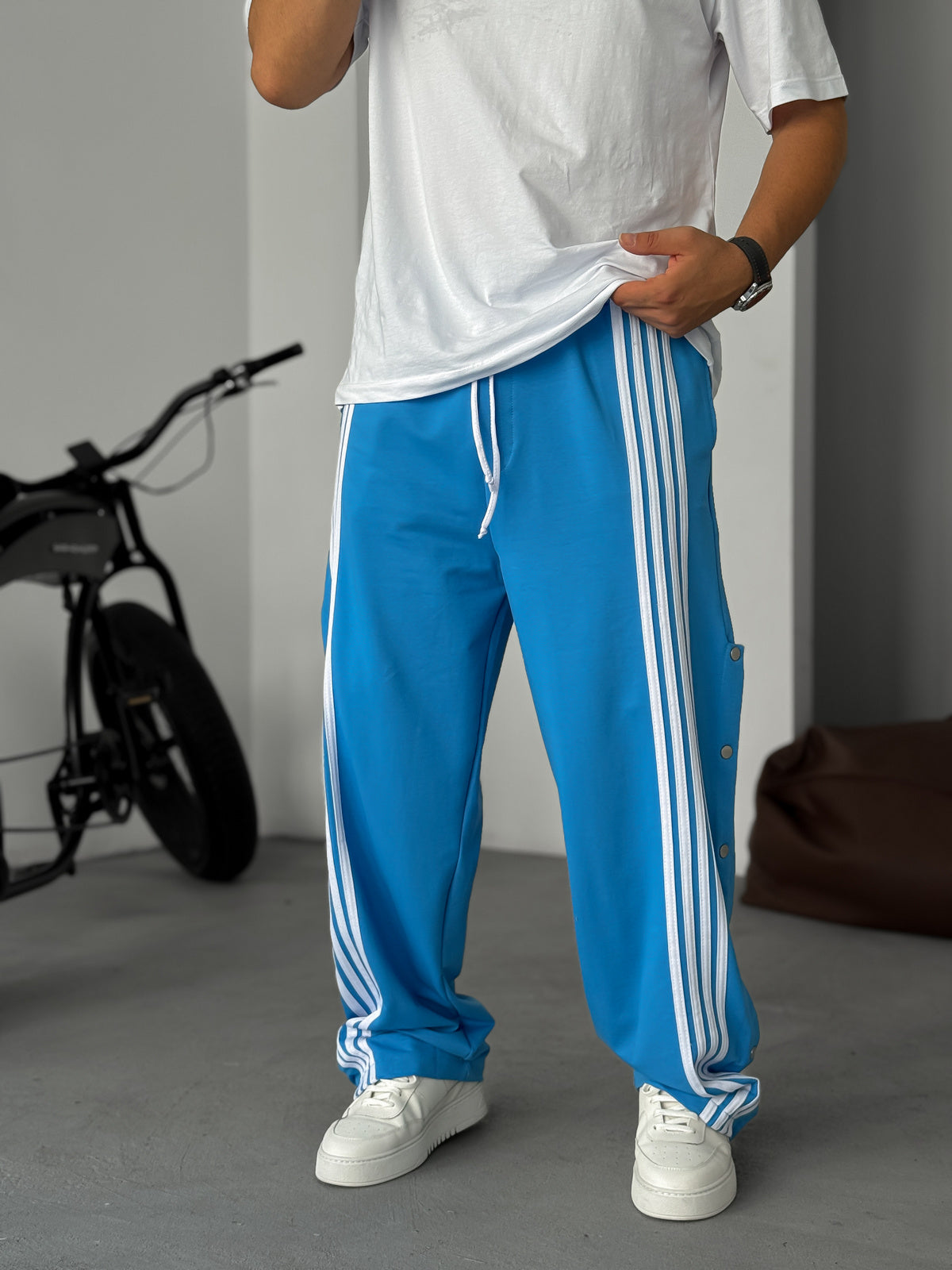 BLUE SIDE STRIPED BUTTON DETAIL JOGGERS