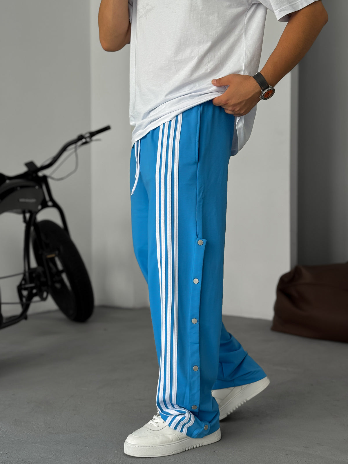 BLUE SIDE STRIPED BUTTON DETAIL JOGGERS