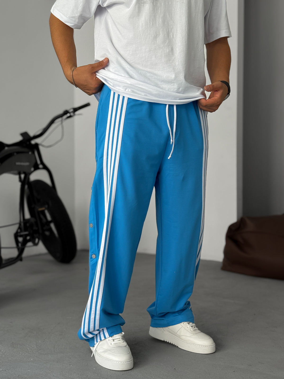 BLUE SIDE STRIPED BUTTON DETAIL JOGGERS