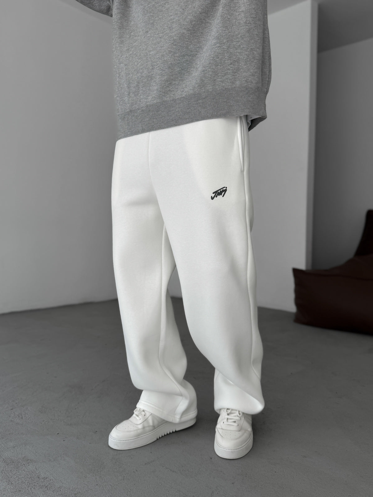WHITE BASIC PRINTED JOGGER