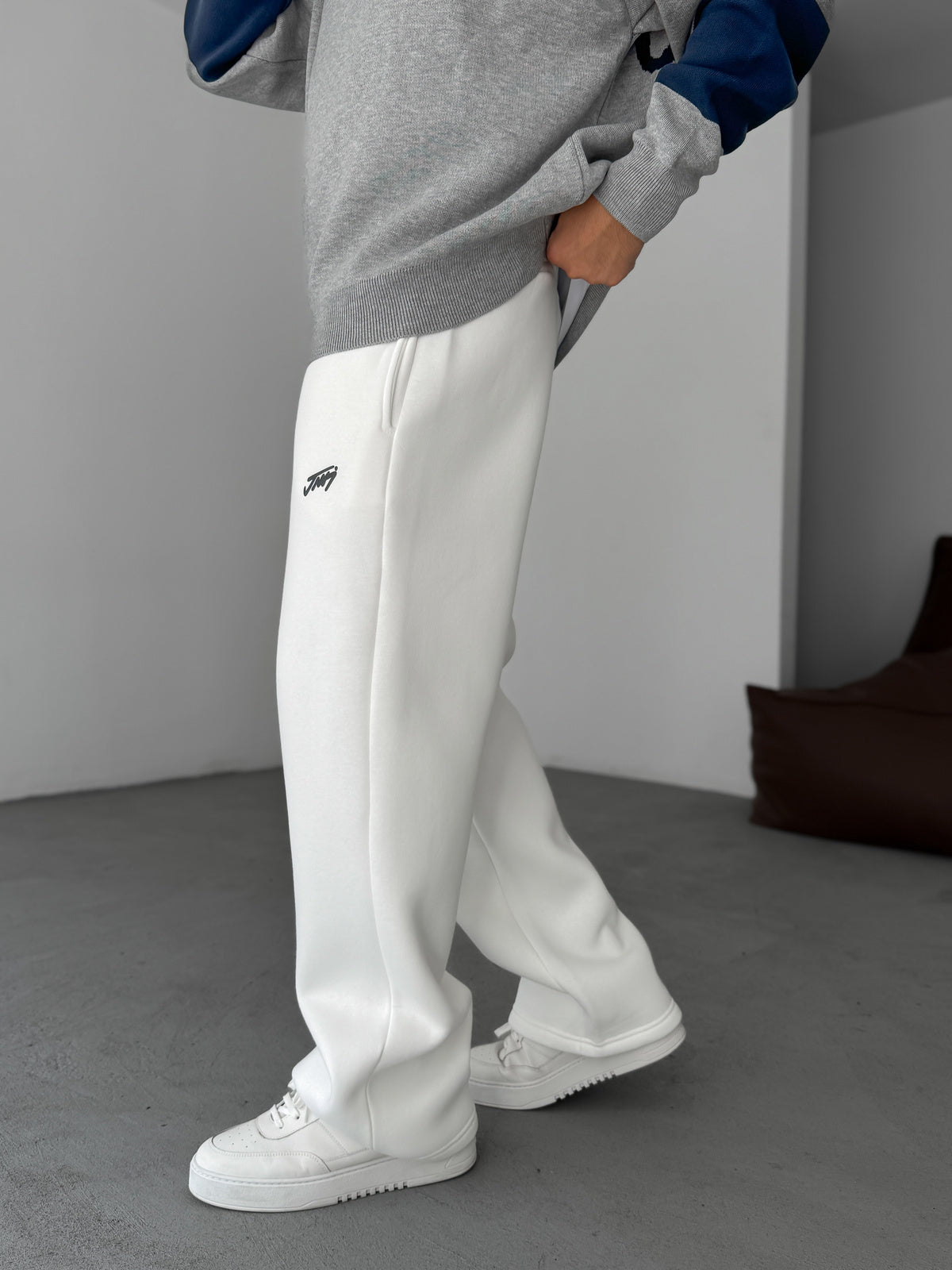 WHITE BASIC PRINTED JOGGER