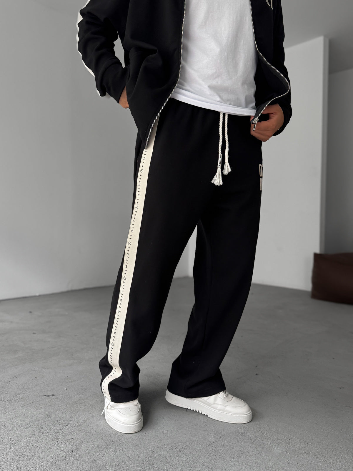 BLACK 0707 PRINTED JOGGER